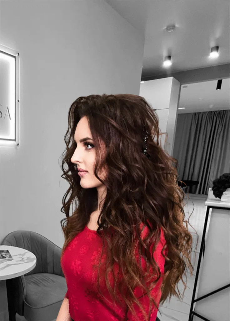 Voluminous textured waves hairstyle for events and parties in Chicago