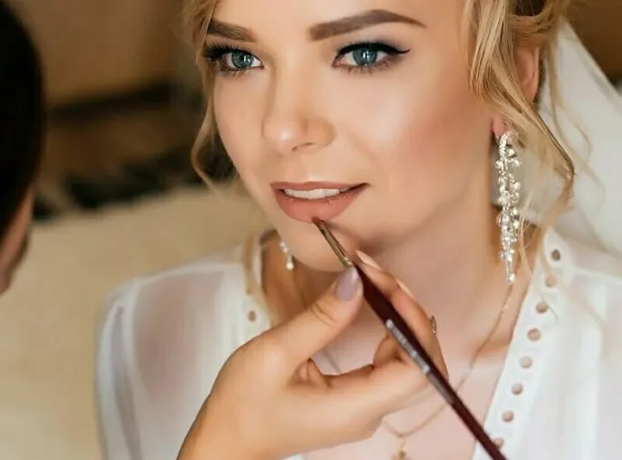 Traveling Makeup Artist in Chicago, IL
