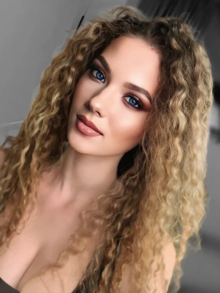 Soft bronze glow event makeup with natural radiance and bronze tones in Chicago