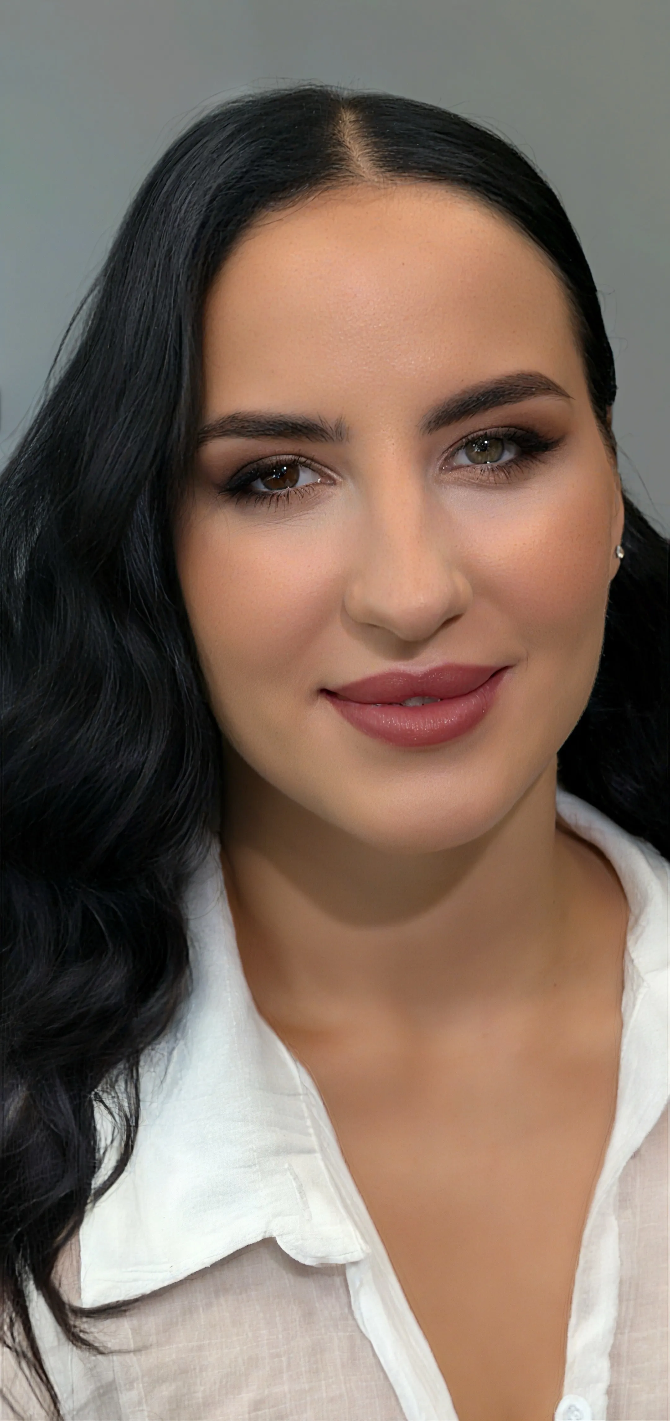 Soft glam event makeup with softly defined eyes and long glossy dark waves