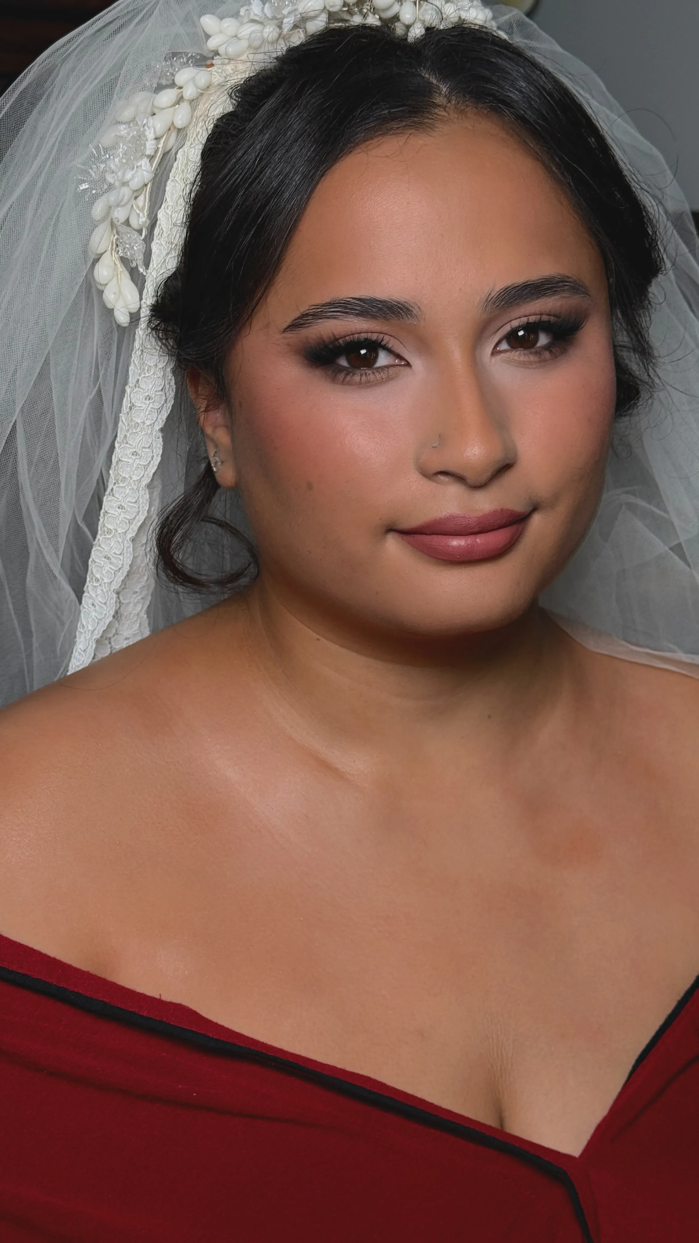 Bride with soft glam makeup and a pearl-detailed veil